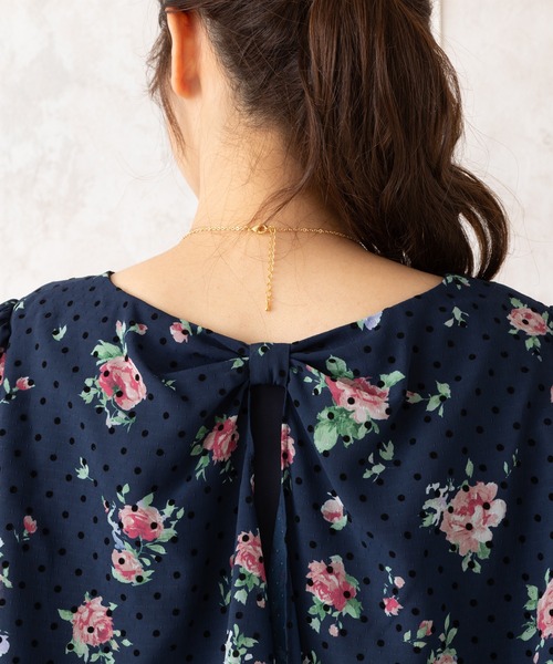 Rose Tiara(ローズティアラ)の「オールドローズドットレイヤード風ブラウス(シャツ/ブラウス・レディース・ベージュ/ネイビー・38/42/46)」の12枚目の写真