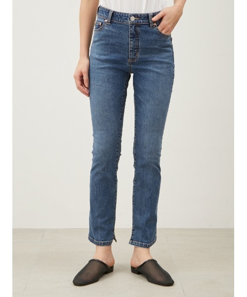 Mila Owen(ミラオーウェン)の「裾スリットスキニーデニムパンツ【ウォッシャブル】(その他パンツ・レディース・ブラック/ブルー/インディゴブルー・0/1)」の3枚目の写真