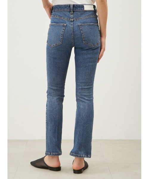 Mila Owen(ミラオーウェン)の「裾スリットスキニーデニムパンツ【ウォッシャブル】(その他パンツ・レディース・ブラック/ブルー/インディゴブルー・0/1)」の6枚目の写真