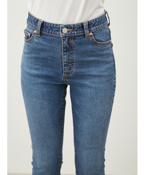 Mila Owen(ミラオーウェン)の「裾スリットスキニーデニムパンツ【ウォッシャブル】(その他パンツ・レディース・ブラック/ブルー/インディゴブルー・0/1)」の7枚目の写真