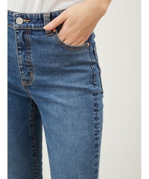 Mila Owen(ミラオーウェン)の「裾スリットスキニーデニムパンツ【ウォッシャブル】(その他パンツ・レディース・ブラック/ブルー/インディゴブルー・0/1)」の8枚目の写真