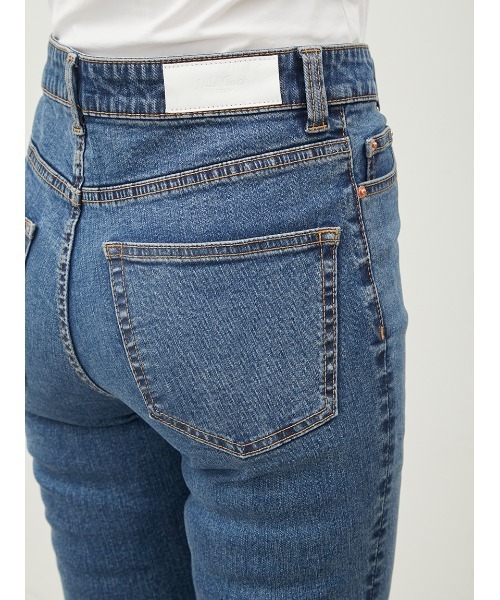 Mila Owen(ミラオーウェン)の「裾スリットスキニーデニムパンツ【ウォッシャブル】(その他パンツ・レディース・ブラック/ブルー/インディゴブルー・0/1)」の11枚目の写真