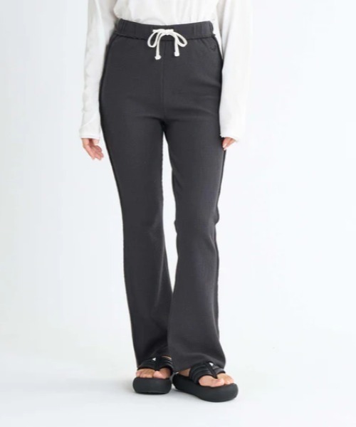 ROXY(ロキシー)の「AS YOU WISH PANTS /ロキシースウェットパンツ(その他パンツ・レディース・ホワイト/ブラック/イエロー・LARGE/MEDIUM)」の2枚目の写真