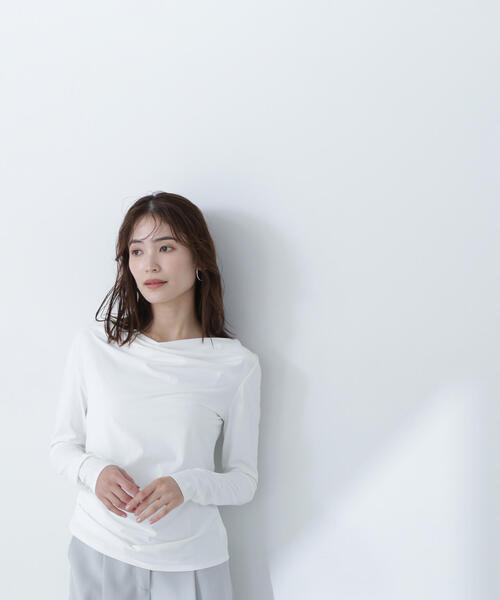 NATURAL BEAUTY BASIC(ナチュラルビューティーベーシック)の「◇ドレープネックカットソー(Tシャツ/カットソー・レディース・オフホワイト/ブラック/ベージュ・FREE)」の18枚目の写真