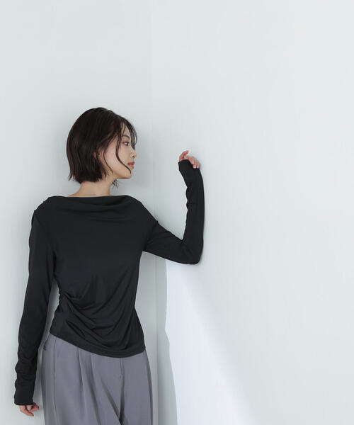 NATURAL BEAUTY BASIC(ナチュラルビューティーベーシック)の「◇ドレープネックカットソー(Tシャツ/カットソー・レディース・オフホワイト/ブラック/ベージュ・FREE)」の2枚目の写真