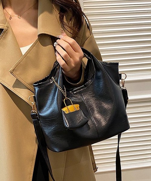 familiar ミニバッグチャーム 黒レザー　新品タグ付き familiar ミニバッグチャーム 黒レザー 新品タグ付き familiar ミニ