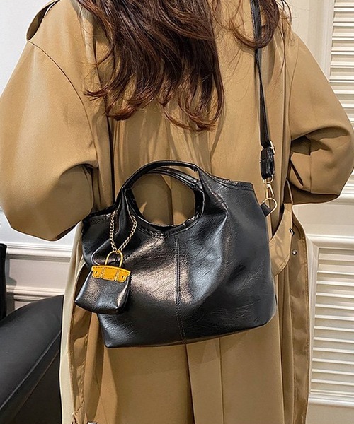 shopnikoniko（ショップニコニコ）の「ミニバッグチャーム付き PUレザー ショルダーバッグ（トートバッグ・レディース・ブラック/ブラウン/ダークブラウン・フリー）」の19枚目の写真