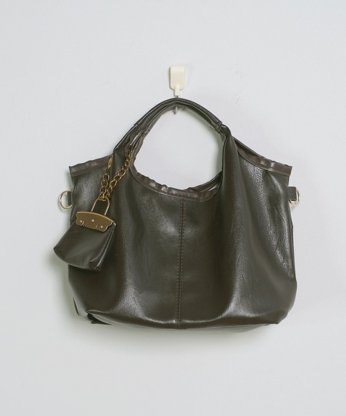 shopnikoniko（ショップニコニコ）の「ミニバッグチャーム付き PUレザー ショルダーバッグ（トートバッグ・レディース・ブラック/ブラウン/ダークブラウン・フリー）」の17枚目の写真