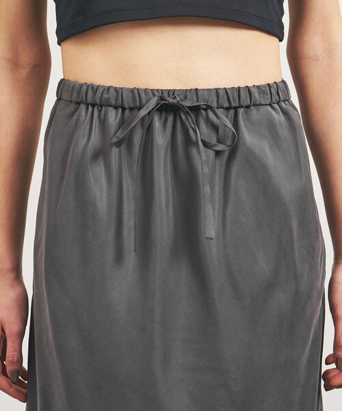 TO UNITED ARROWS（トゥーユナイテッドアローズ）の「＜TO UNITED ARROWS＞フレア マキシスカート（スカート・レディース・グレー/ブラック/ダークブラウン/ネイビー・FREE）」の20枚目の写真