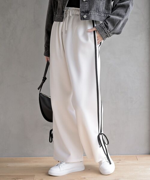 rps(アールピーエス)の「リボンライントラックパンツ(その他パンツ・レディース・ブラック/アイボリー・フリー)」の1枚目の写真