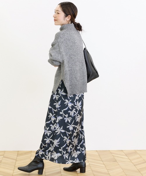 Aletta vita(アレッタビータ)の「シャドーフラワーセミフレアロングスカート(スカート・レディース・ネイビー/ブラック・F)」の6枚目の写真