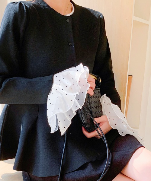by LEGNA(バイレグナ)の「レディース フリル袖 レイヤード風カットソー 長袖 異素材MIXトップス ポエット袖(Tシャツ/カットソー・レディース・ホワイト/ブラック・LARGE/MEDIUM)」の7枚目の写真