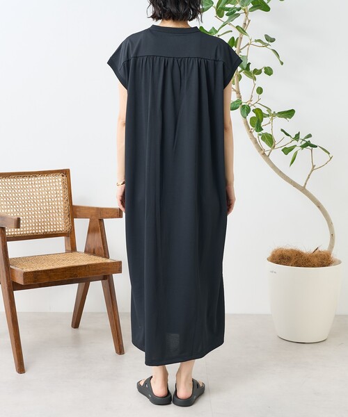 FREAK'S STORE(フリークスストア)の「<接触冷感/UV> AIRDRY HIGHCOOL ヘンリーネックワンピース/エアドライ ハイクール ヘンリーネック Tシャツワンピース(ワンピース・レディース・ブラック/サックスブルー/ピンク/ベージュ・フリ-)」の16枚目の写真