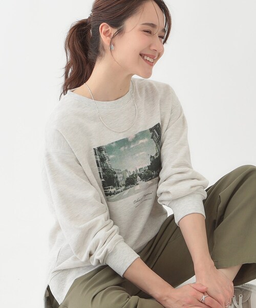 SHOO・LA・RUE(シューラルー)の「【洗える/S-LL】選べる3柄 グラフィックスウェット(Tシャツ/カットソー・レディース・グレー系1/ライトイエロー系2/ライトグレー系2/グレー系その他/ホワイト系3/ベージュ系その他5・01/02/03/04)」の4枚目の写真