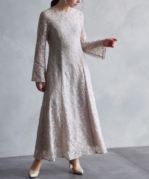 AIMER（エメ）の「【WEB限定】総レースロングスリーブフレアパーティードレス　結婚式　お呼ばれ　ドレス　20代 30代 40代（ドレス・レディース・ベージュ/グレイッシュブルー/ブラック・SMALL/MEDIUM/LARGE）」の4枚目の写真