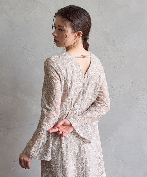 AIMER（エメ）の「【WEB限定】総レースロングスリーブフレアパーティードレス　結婚式　お呼ばれ　ドレス　20代 30代 40代（ドレス・レディース・ベージュ/グレイッシュブルー/ブラック・SMALL/MEDIUM/LARGE）」の7枚目の写真