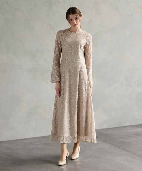 AIMER（エメ）の「【WEB限定】総レースロングスリーブフレアパーティードレス　結婚式　お呼ばれ　ドレス　20代 30代 40代（ドレス・レディース・ベージュ/グレイッシュブルー/ブラック・SMALL/MEDIUM/LARGE）」の17枚目の写真