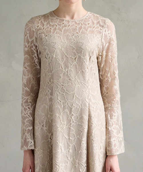 AIMER（エメ）の「【WEB限定】総レースロングスリーブフレアパーティードレス　結婚式　お呼ばれ　ドレス　20代 30代 40代（ドレス・レディース・ベージュ/グレイッシュブルー/ブラック・SMALL/MEDIUM/LARGE）」の22枚目の写真