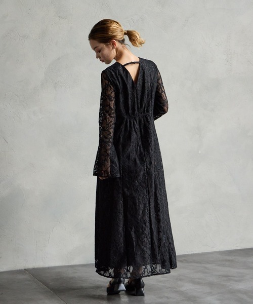 AIMER（エメ）の「【WEB限定】総レースロングスリーブフレアパーティードレス　結婚式　お呼ばれ　ドレス　20代 30代 40代（ドレス・レディース・ベージュ/グレイッシュブルー/ブラック・SMALL/MEDIUM/LARGE）」の14枚目の写真