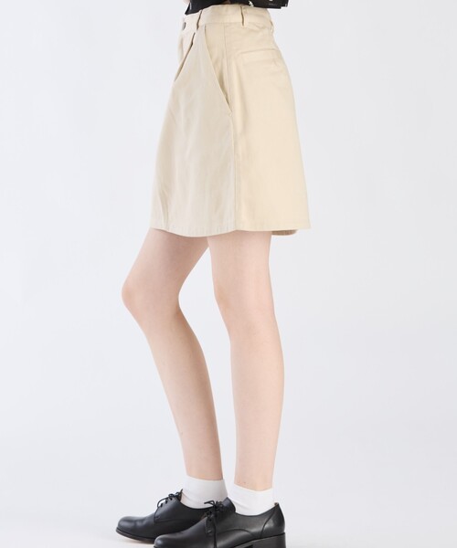 To b. by agnes b.(トゥービーバイアニエスベー)の「コットンツイルミニスカート(スカート・レディース・ベージュ・36/38/40)」の4枚目の写真