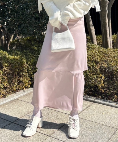 HONEY MI HONEY(ハニーミーハニー)の「satin cutoff skirt(スカート・レディース・オフホワイト/ピンク/サックスブルー/ブラック・FREE)」の4枚目の写真