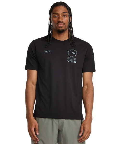 RVCA(ルーカ)の「RVCA メンズ HAWAII MARK SS Tシャツ 【2025年春夏モデル】/ルーカHAWAIIコレクションロゴプリント半袖Tシャツ(Tシャツ/カットソー・メンズ・ブラック/グレー・SMALL/MEDIUM/LARGE/X-LARGE)」の2枚目の写真