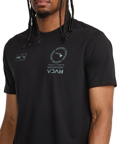 RVCA(ルーカ)の「RVCA メンズ HAWAII MARK SS Tシャツ 【2025年春夏モデル】/ルーカHAWAIIコレクションロゴプリント半袖Tシャツ(Tシャツ/カットソー・メンズ・ブラック/グレー・SMALL/MEDIUM/LARGE/X-LARGE)」の5枚目の写真