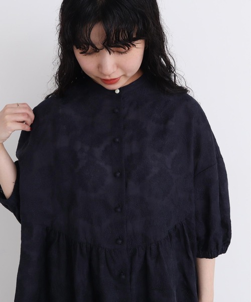 l'atelier du savon(アトリエドサボン)の「●線画のお花ラミー刺繍 まるブラウス(シャツ/ブラウス・レディース・パープル/ネイビー/キナリ・FREE)」の8枚目の写真