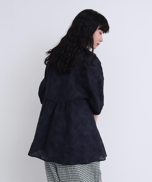 l'atelier du savon(アトリエドサボン)の「●線画のお花ラミー刺繍 まるブラウス(シャツ/ブラウス・レディース・パープル/ネイビー/キナリ・FREE)」の7枚目の写真