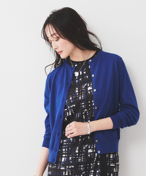 UNTITLED（アンタイトル）の「【11色展開/コットン100/アンサンブル可能】クルーカーディガン（カーディガン/ボレロ・レディース・ホワイト/ブラック/ブラウン系/ライトオレンジ系/ブルーパープル/ナチュラル/ホワイト×ブラック/ライトパープル/オレンジ/レッド系1/ブルー系その他・00/01/02/03/04/44/48）」の6枚目の写真