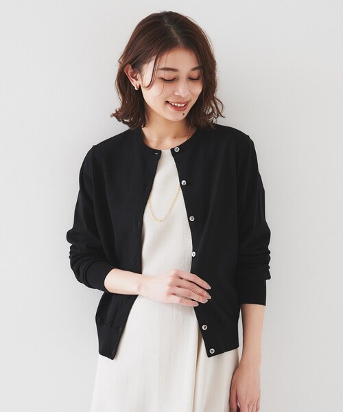 UNTITLED（アンタイトル）の「【11色展開/コットン100/アンサンブル可能】クルーカーディガン（カーディガン/ボレロ・レディース・ホワイト/ブラック/ブラウン系/ライトオレンジ系/ブルーパープル/ナチュラル/ホワイト×ブラック/ライトパープル/オレンジ/レッド系1/ブルー系その他・00/01/02/03/04/44/48）」の3枚目の写真