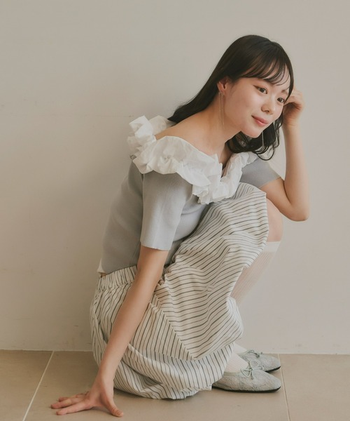 Olu.（オルドット）の「フリルオフショルダーサマーニット（ニット/セーター・レディース・ブルーグレー/ブラック/ホワイト・FREE）」の16枚目の写真