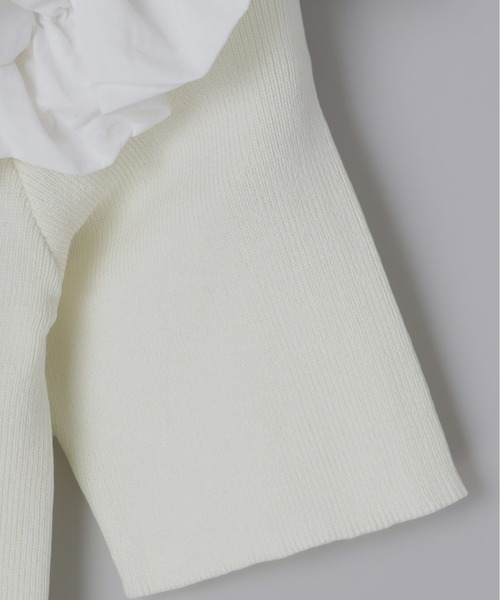 Olu.（オルドット）の「フリルオフショルダーサマーニット（ニット/セーター・レディース・ブルーグレー/ブラック/ホワイト・FREE）」の4枚目の写真