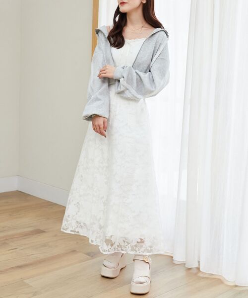 MAJESTIC LEGON（マジェスティックレゴン）の「レースリボンラインパーカー（パーカー・レディース・グレー/アイボリー/ピンクベージュ・MEDIUM）」の8枚目の写真