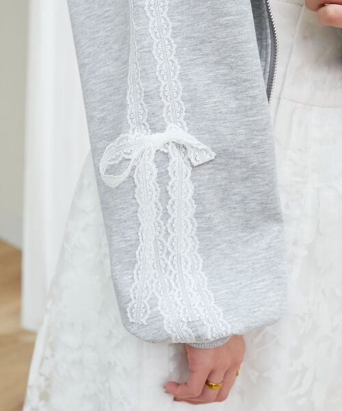 MAJESTIC LEGON（マジェスティックレゴン）の「レースリボンラインパーカー（パーカー・レディース・グレー/アイボリー/ピンクベージュ・MEDIUM）」の16枚目の写真