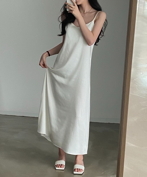 FAVORITO(ファヴォリート)の「光沢あるVネックキャミワンピース(ワンピース・レディース・ホワイト/ブラック・F)」の10枚目の写真
