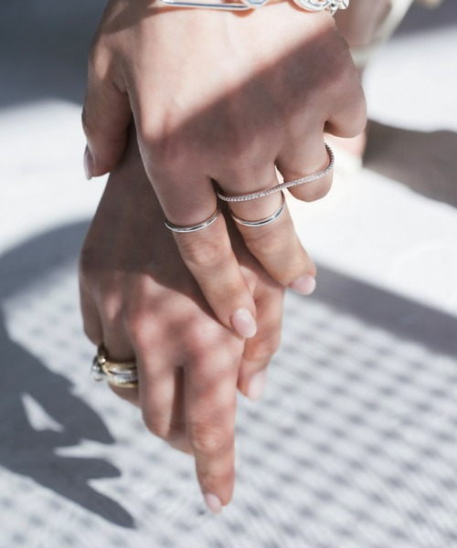 Nothing And Others(ナッシングアンドアザーズ)の「「Nothing And Others × Ayumi Uehara Collection」Thin 2.3 Ring(リング・レディース・シルバー/ゴールド・FREE)」の7枚目の写真