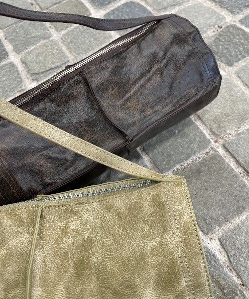 AIC.（エーアイシー）の「クラッシュレザーラウンドフォルムバッグ（ハンドバッグ・レディース・ライトグリーン/ブラウン・FREE）」の7枚目の写真