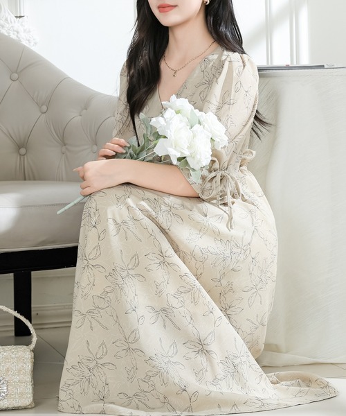 Lace Ladies(レースレディース)の「ボタニカル柄 Vネック キャンディスリーブ 6分袖 ワンピース(ワンピース・レディース・アイボリー/ブラック/ベージュ・FREE/S)」の3枚目の写真