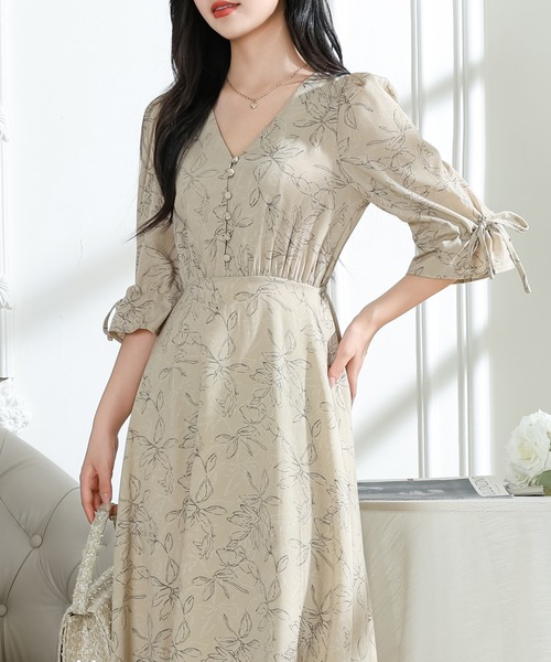 Lace Ladies(レースレディース)の「ボタニカル柄 Vネック キャンディスリーブ 6分袖 ワンピース(ワンピース・レディース・アイボリー/ブラック/ベージュ・FREE/S)」の6枚目の写真