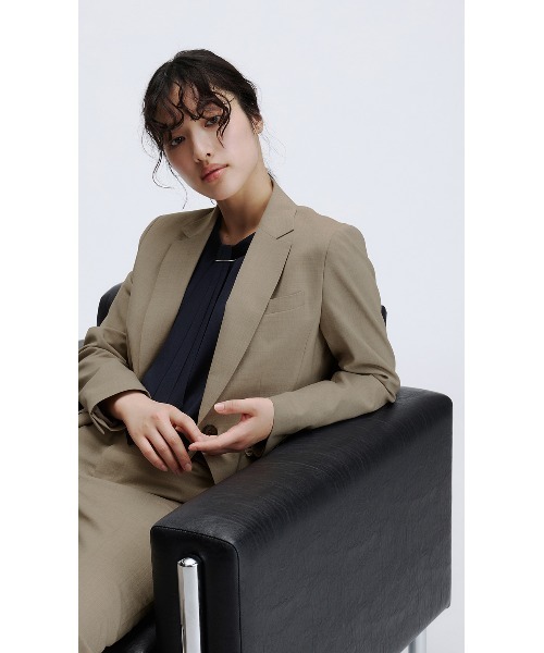 AOYAMA(アオヤマ)の「【洗える・防シワ・ストレッチ】きちんと見えを叶える!ストレートパンツ/ベージュ/無地|通勤&オフィス&入卒&セレモニー&オケージョン|セットアップ着用可〈大きいサイズあり〉(スーツパンツ・レディース・ベージュ・15号/13号/11号/9号/7号/5号/17号)」の4枚目の写真