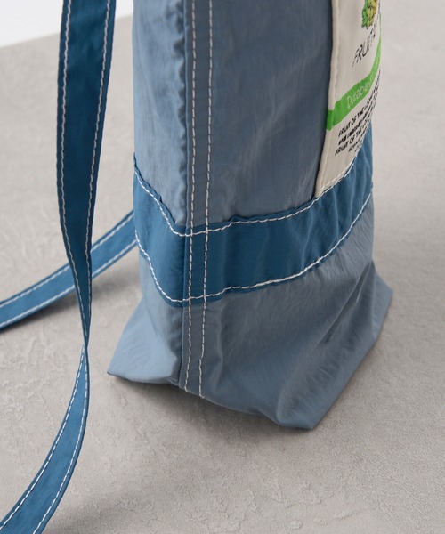 FRUIT OF THE LOOM(フルーツオブザルーム)の「【FRUIT OF THE LOOM】NYLON TOTEBAG S 80310500 ※(トートバッグ・レディース・ブルー/レッド/グリーン・FREE)」の5枚目の写真
