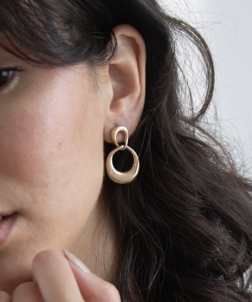 abaskdesign(アバスクデザイン)の「ヴィンテージ風 ダブルリングピアス(ピアス(両耳用)・レディース・ゴールド/シルバー・FREE)」の1枚目の写真