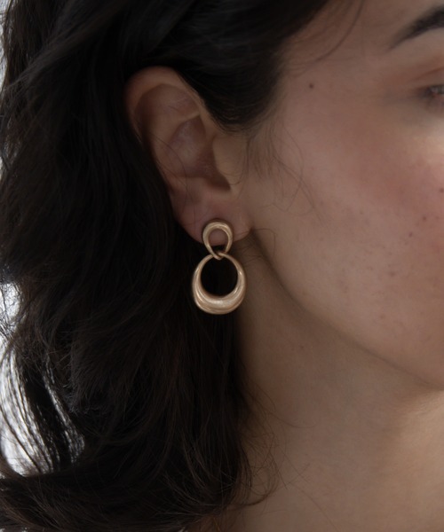 abaskdesign(アバスクデザイン)の「ヴィンテージ風 ダブルリングピアス(ピアス(両耳用)・レディース・ゴールド/シルバー・FREE)」の4枚目の写真