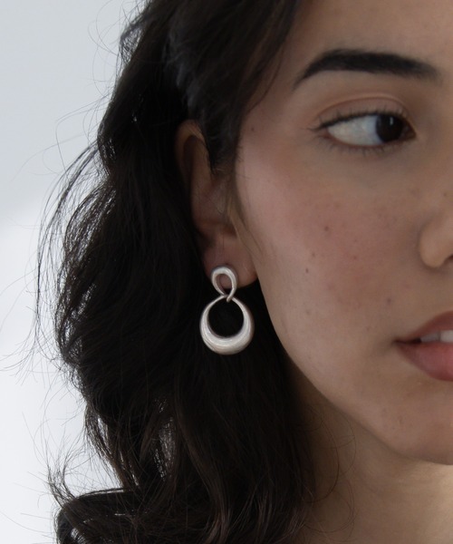 abaskdesign(アバスクデザイン)の「ヴィンテージ風 ダブルリングピアス(ピアス(両耳用)・レディース・ゴールド/シルバー・FREE)」の7枚目の写真