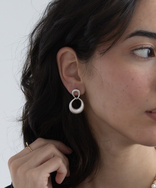 abaskdesign(アバスクデザイン)の「ヴィンテージ風 ダブルリングピアス(ピアス(両耳用)・レディース・ゴールド/シルバー・FREE)」の8枚目の写真
