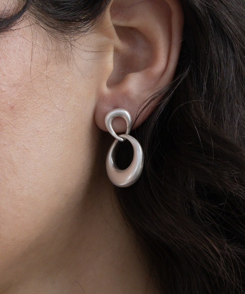 abaskdesign(アバスクデザイン)の「ヴィンテージ風 ダブルリングピアス(ピアス(両耳用)・レディース・ゴールド/シルバー・FREE)」の9枚目の写真