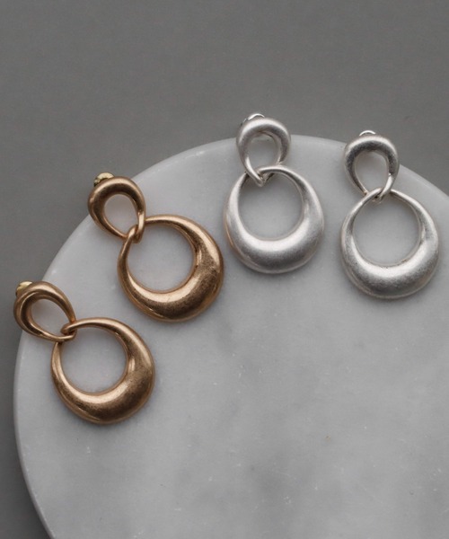 abaskdesign(アバスクデザイン)の「ヴィンテージ風 ダブルリングピアス(ピアス(両耳用)・レディース・ゴールド/シルバー・FREE)」の17枚目の写真