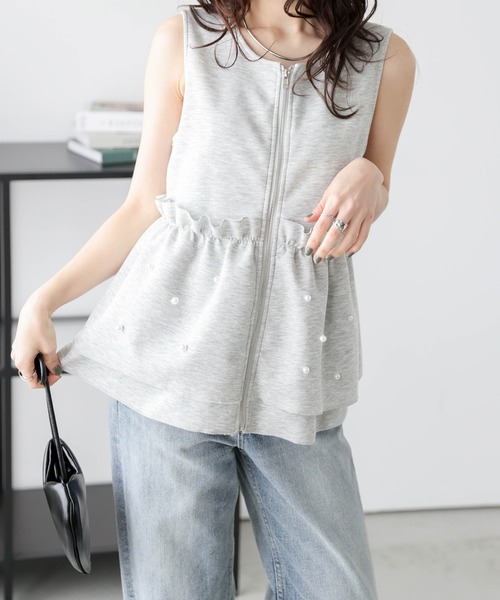 AMELY(エミリー)の「パールフリルペプラムベスト(ベスト・レディース・ベージュ/ブラック/グレー・フリー)」の18枚目の写真