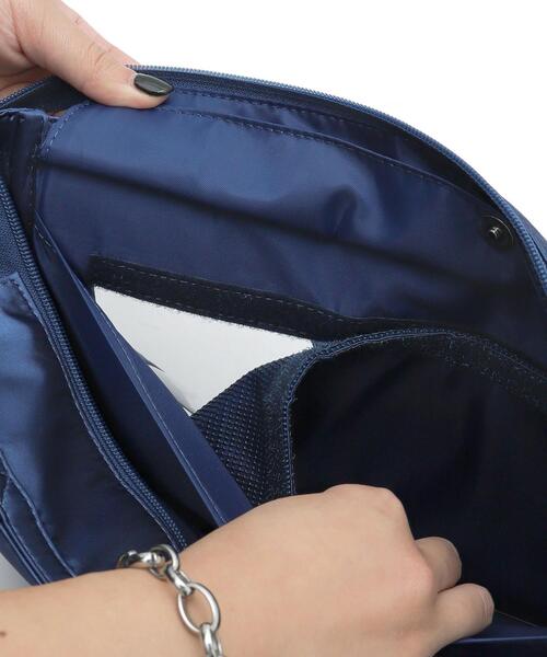 WEGO（ウィゴー）の「WEGO/ときめきサテン痛バッグS（トートバッグ・レディース・ライトピンク/ホワイト/ブラック/ネイビー/サックスブルー/シルバー/ゴールド/ブルー/ライトパープル/ワイン・FREE）」の19枚目の写真